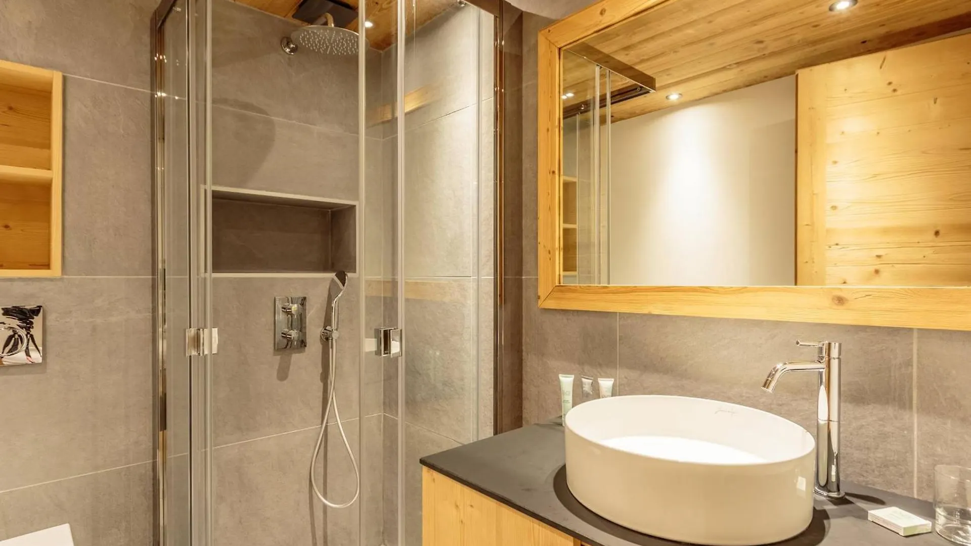 Chalet Renove Avec Spa, Piscine Et Parking, Pied Des Pistes - Fr-1-461-11 Saint-Martin-de-Belleville 0*,  France