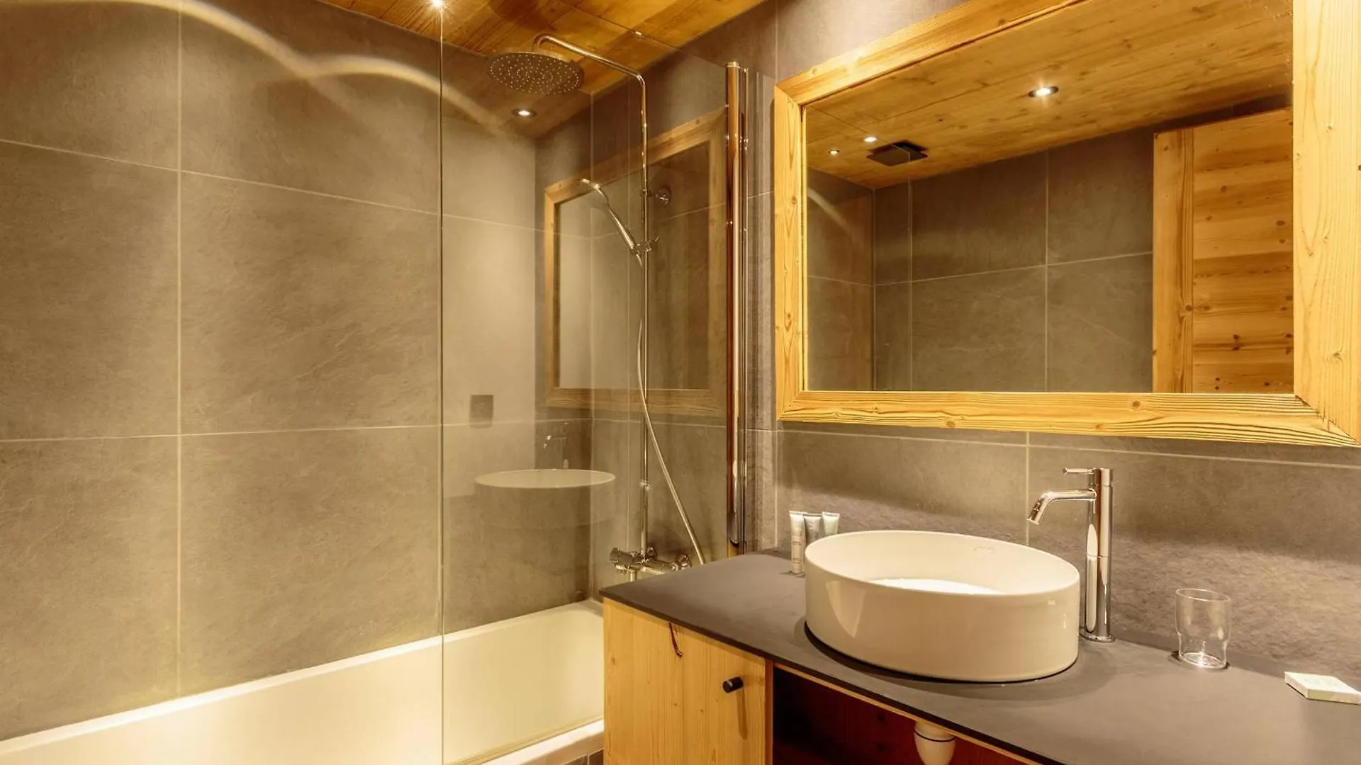 Chalet Renove Avec Spa, Piscine Et Parking, Pied Des Pistes - Fr-1-461-11 Saint-Martin-de-Belleville Apartment
